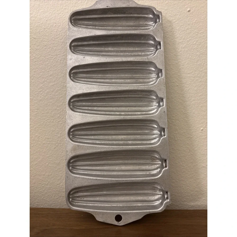 Wearever No.2797 - Cast Aluminum Cornbread - 7-Mold Pan - Made in U.S.A.